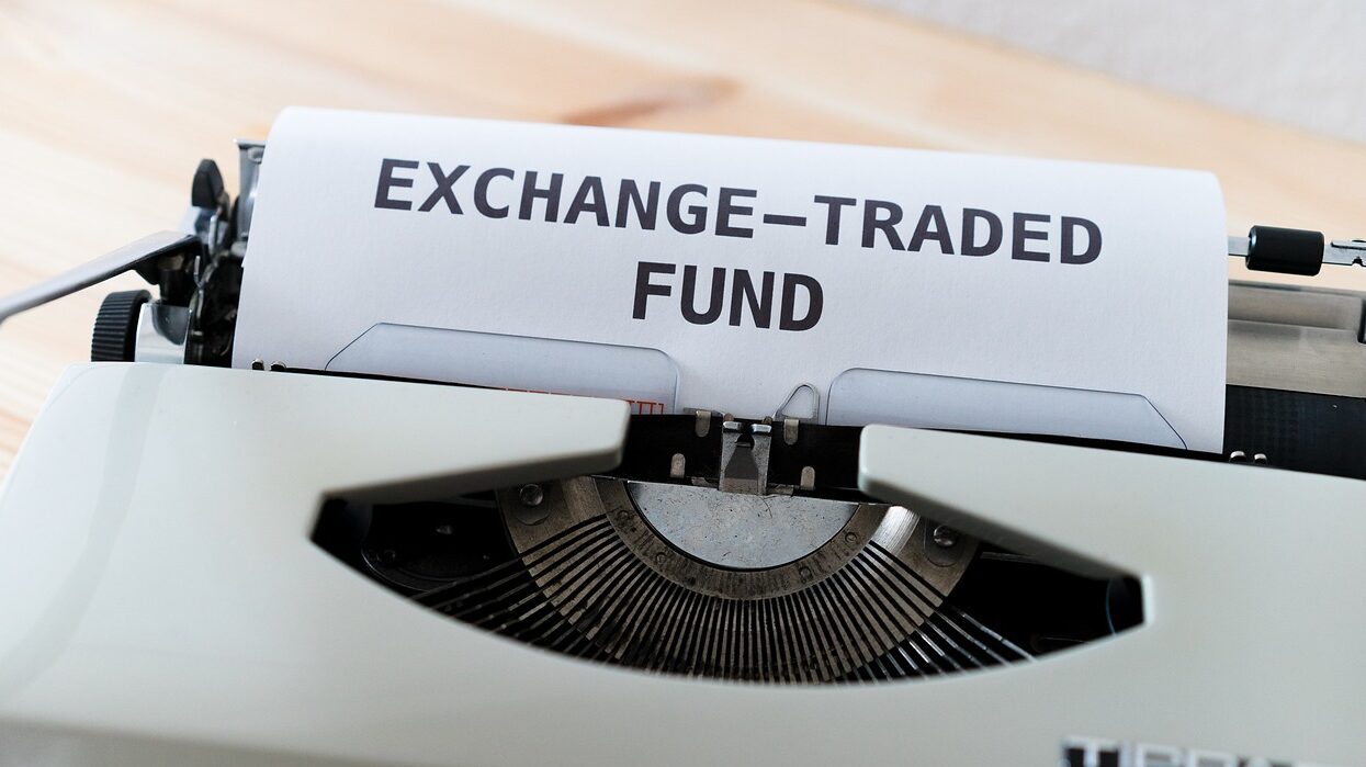 mockup-5288033_1280 etf-in-simple-words